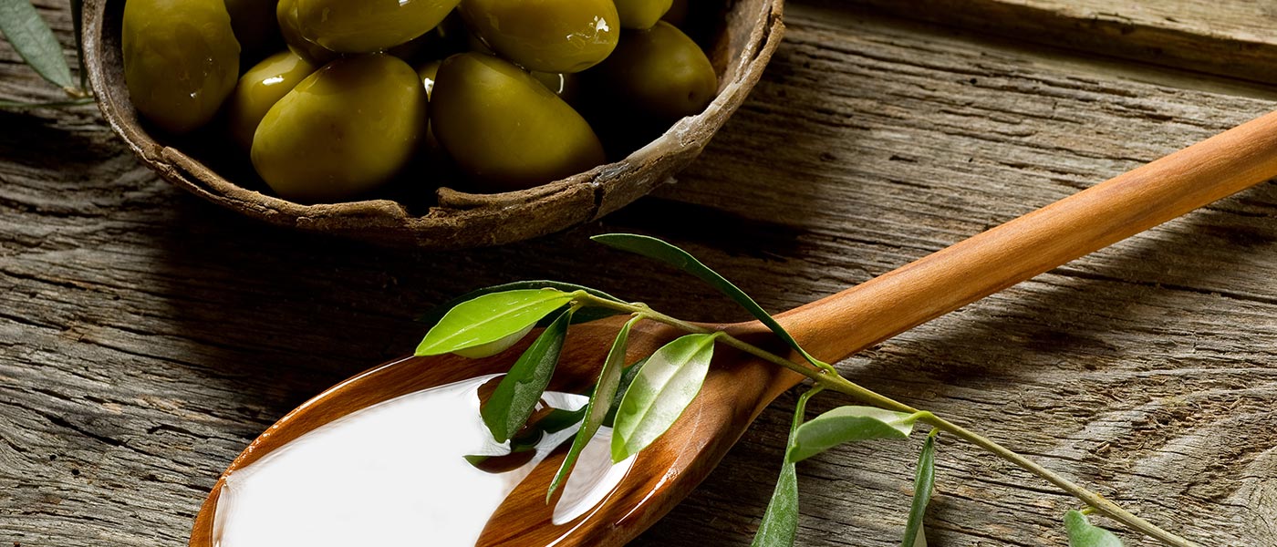 delle olive fresche, come simbolo della dieta mediterranea